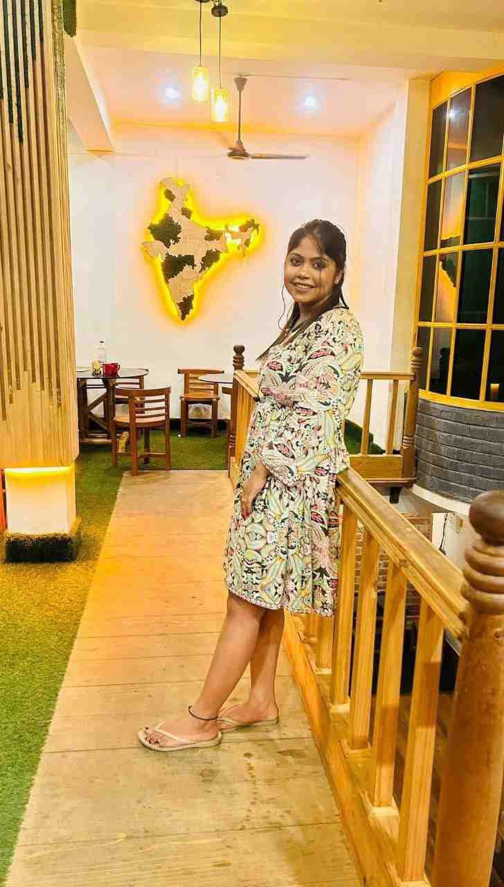 Golden Escort Circle :- 8527498592